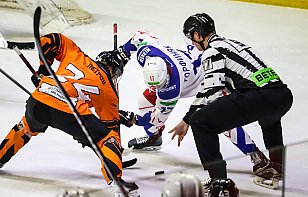 «Славутич» во втором матче подряд забросил семь шайб