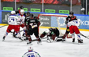 «Три пропущенные шайбы хорошо взбадривают». Владислав Филиппов - о голевой феерии в Гомеле